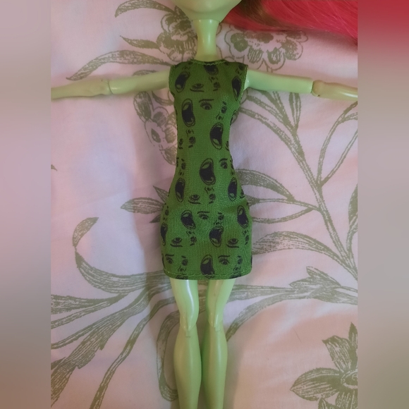 Monster High Set of Clothes - Picture 2 of 7